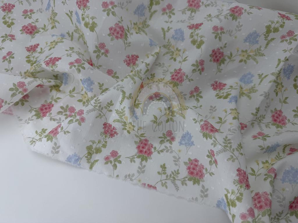 Батист в  мушку - Квіти рожева і блакитна герань на молочному BM 0369