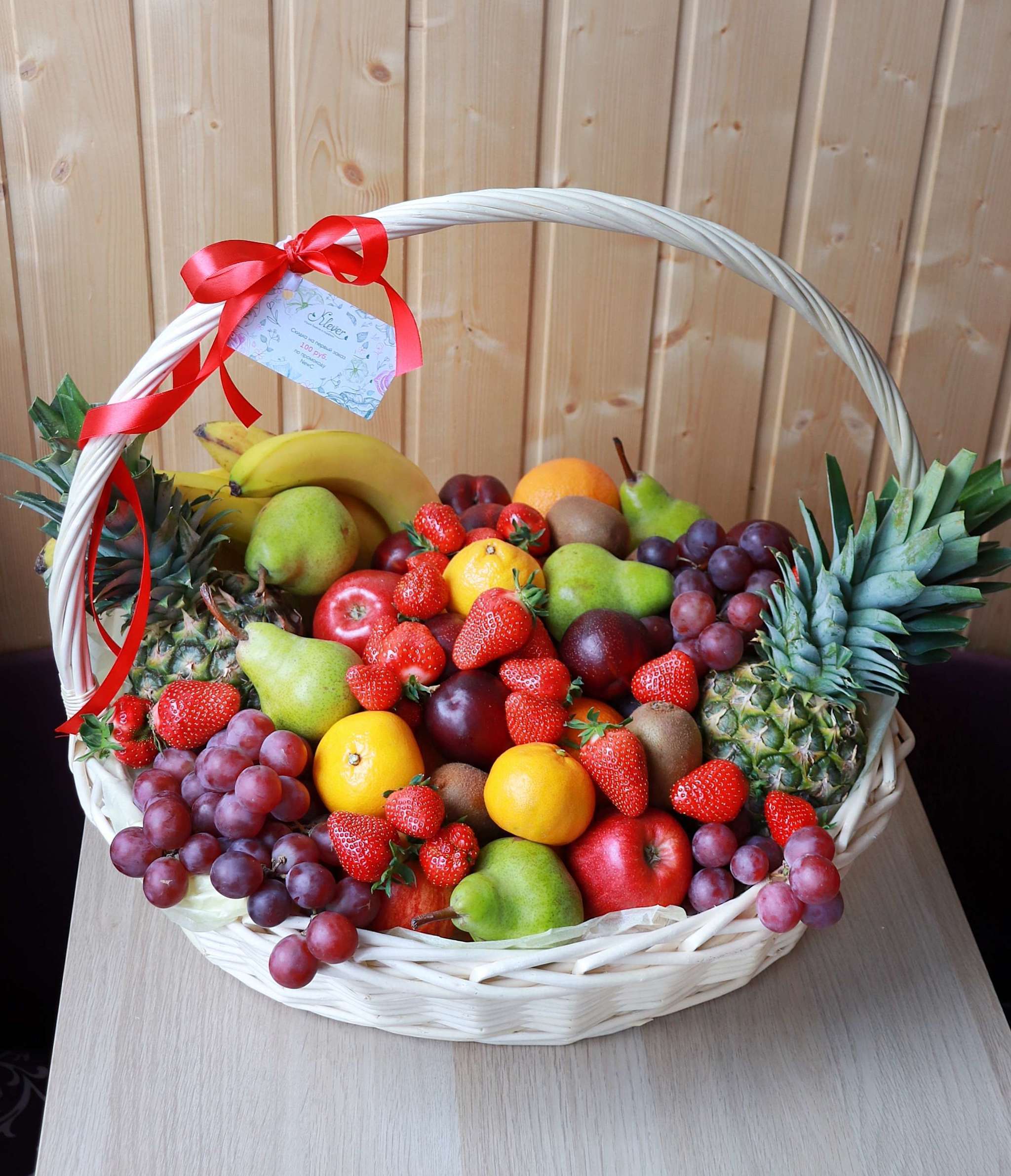 Корзина фруктов в подарок своими руками - 68 фото
