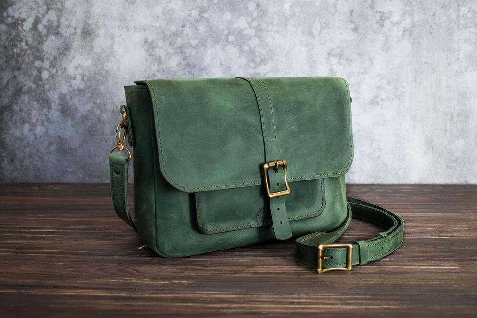 Купить женскую сумку на плечо из натуральной кожи зеленого цвета Bloom в  интернет магазине GINZO с доставкой по Москве и по всей России