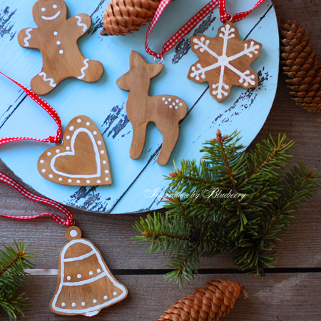 Підвіска ялинкова дерев'яна "Дзвіночок-пряник" DreamWood