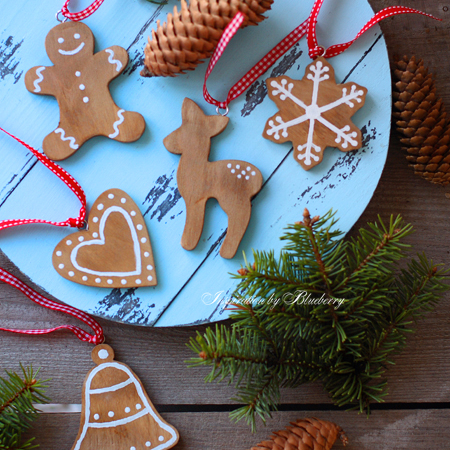 Підвіска ялинкова дерев'яна "Сніжинка-пряник" DreamWood