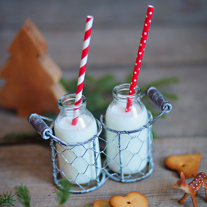 Трубочки бумажные красные в горошек 10шт.