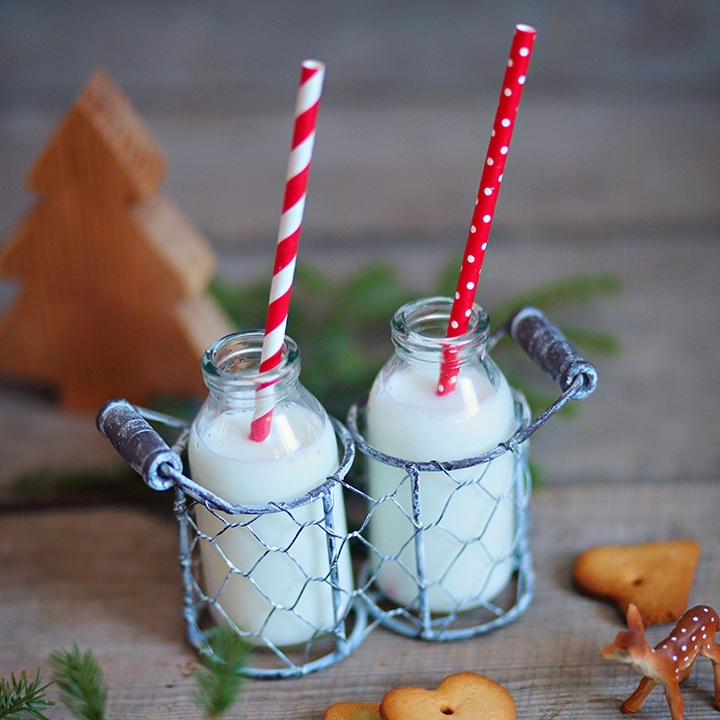 Трубочки бумажные красные в полоску 10шт.