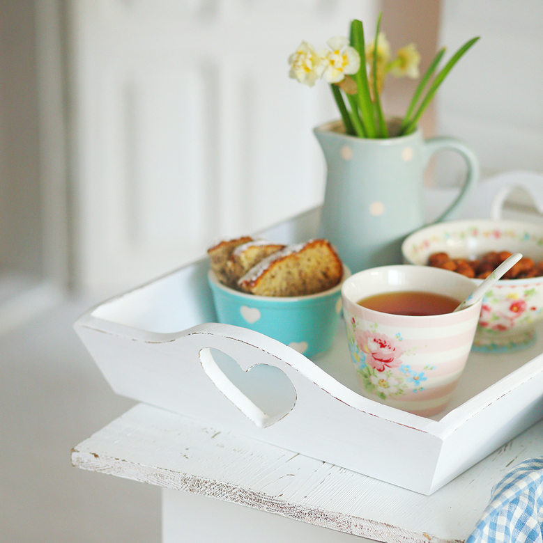 Піднос дерев'яний з сердечками білий великий 40см DreamWood