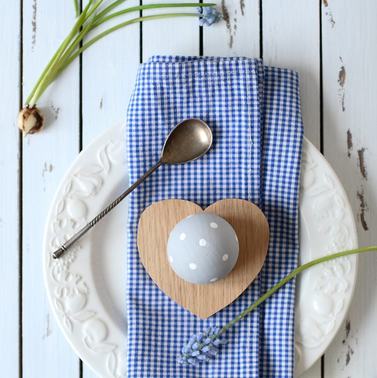 Підставка під яйце дубова "Серце" 8см DreamWood