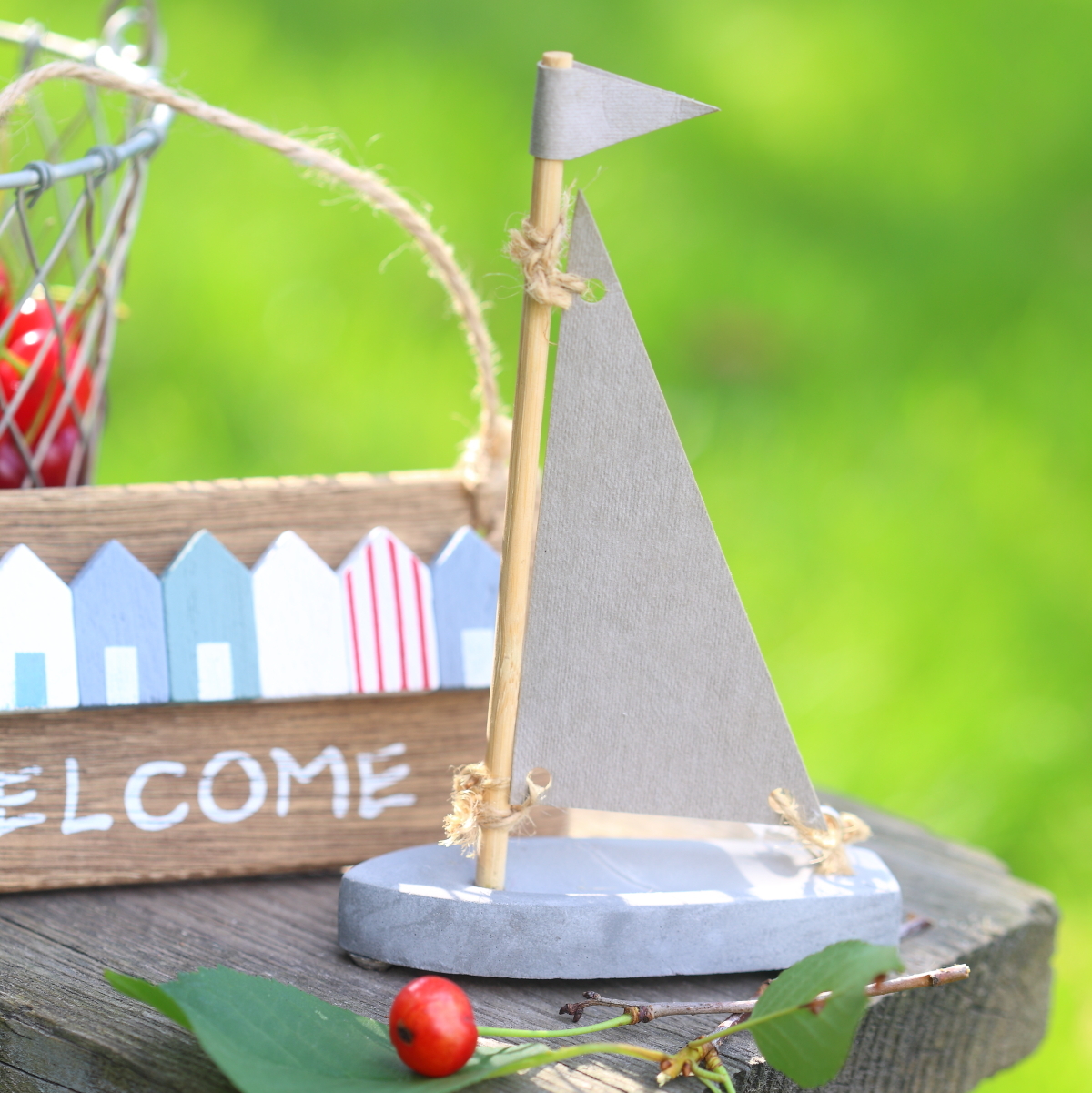 Декоративний кораблик із бетону Ib Laursen