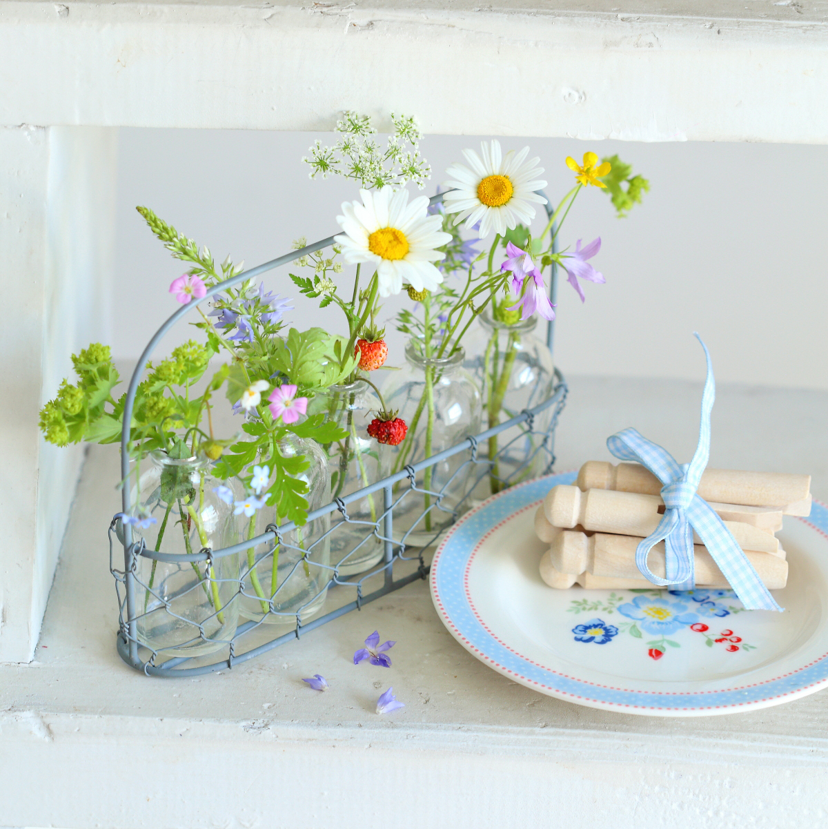 Пляшечки маленькі 5шт в овальній корзинці 19см Madleys