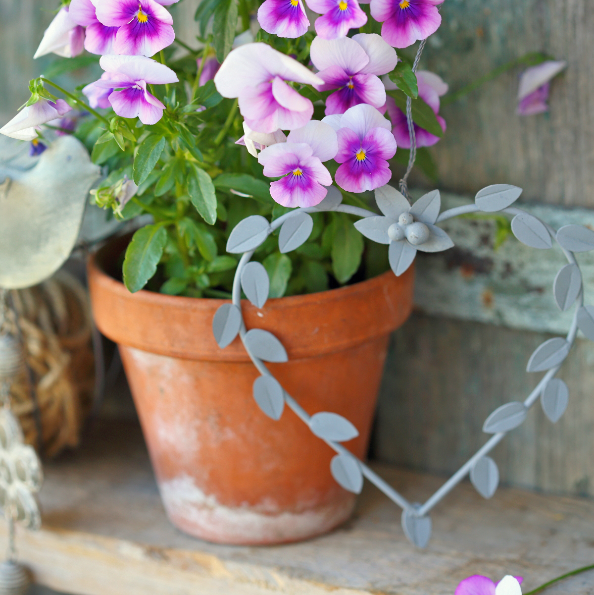 Підвіска "Серце з пелюстками" металева 14см Madleys