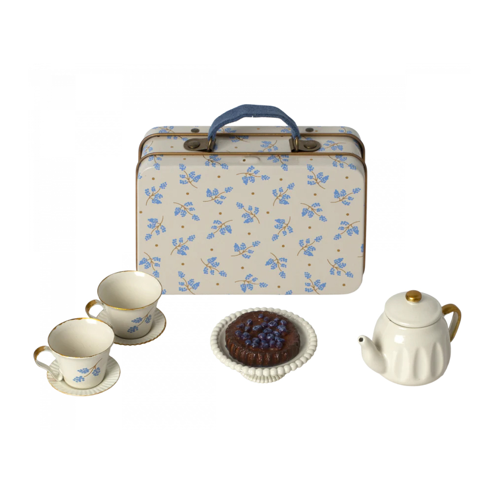 Набір посуду у валізці Blue Madelaine 10см Maileg
