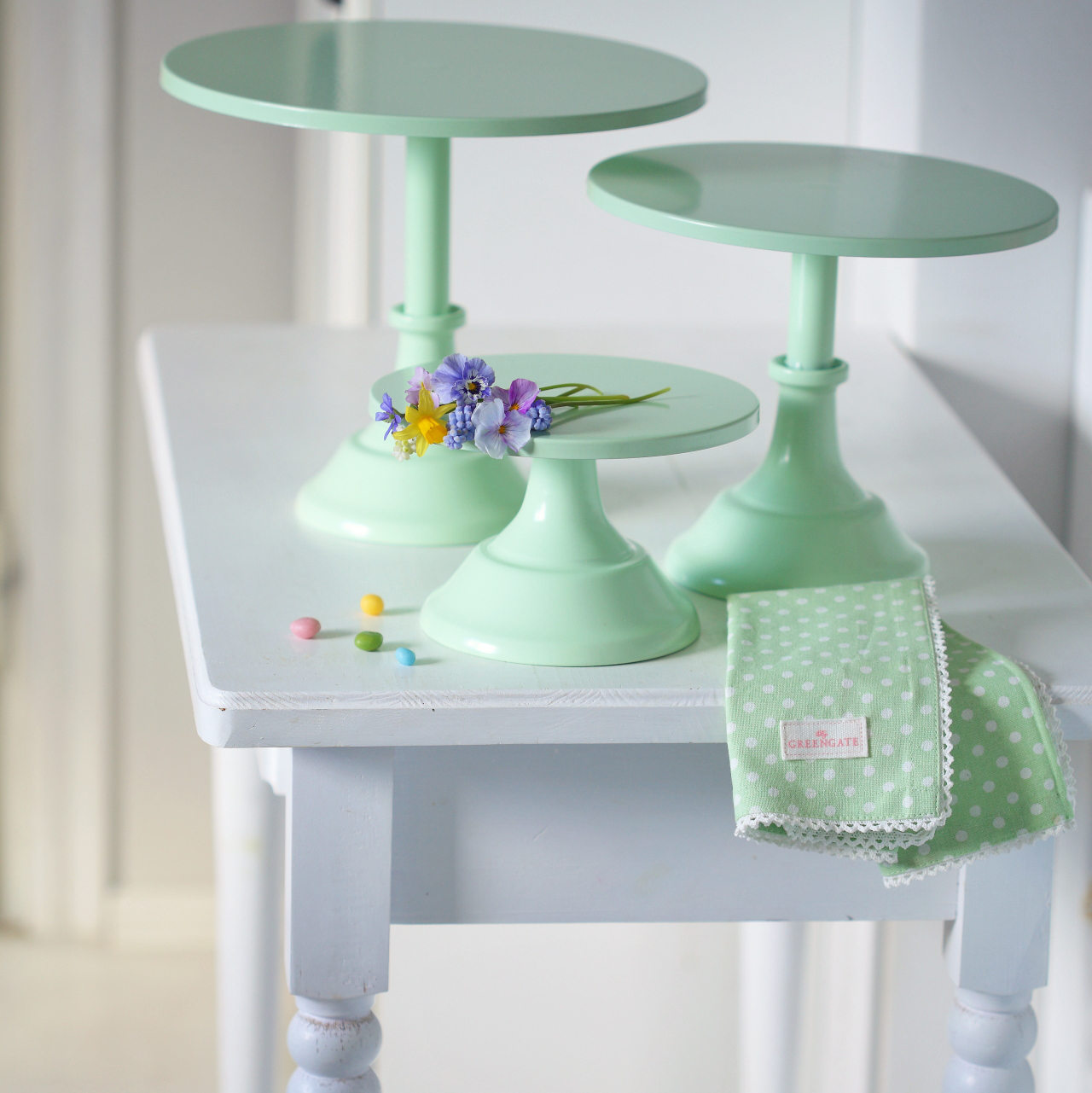 Підставка металева під торт м'ятна 20см Canea