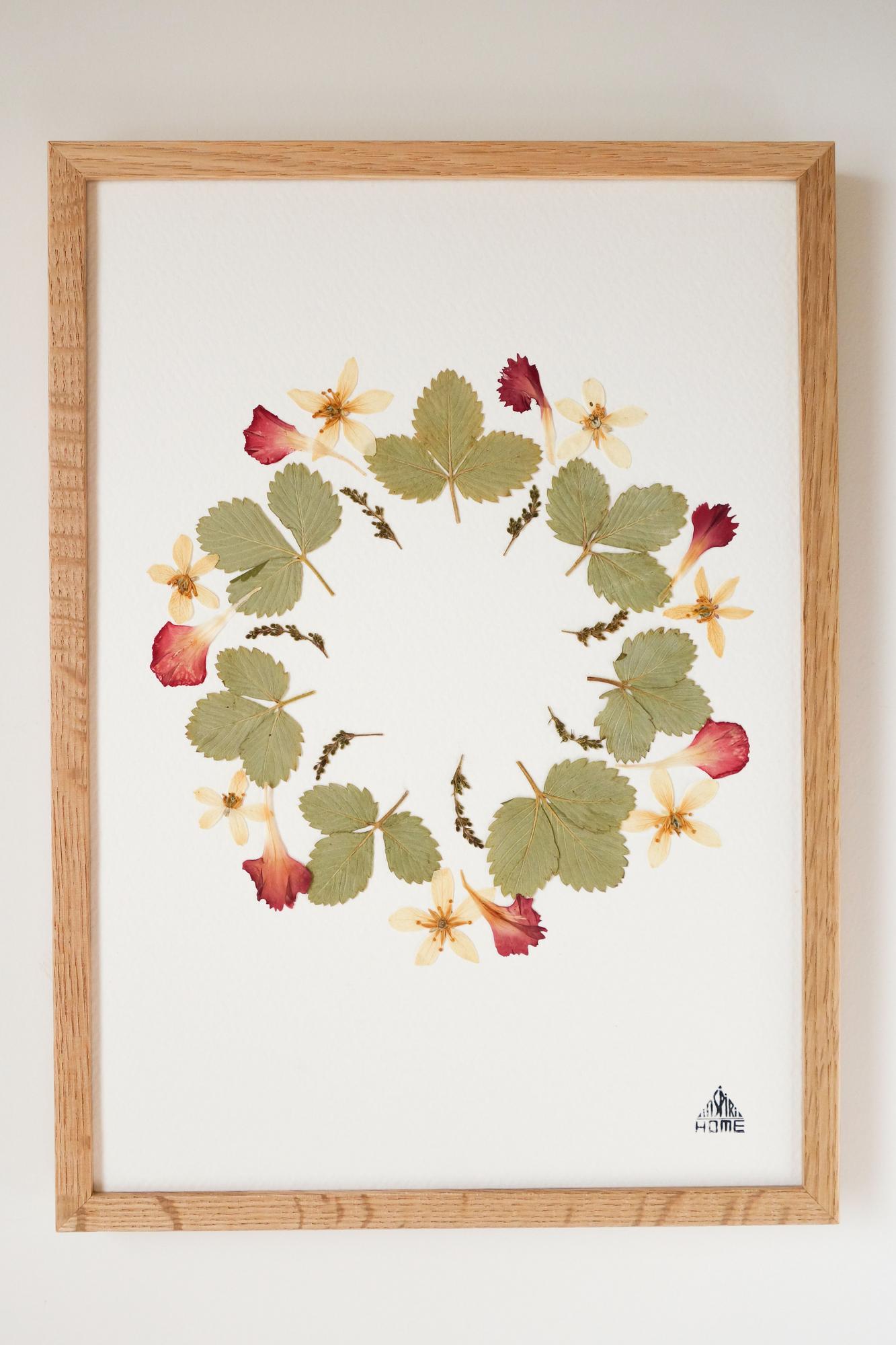 herbier encadré Inspirihome couronne fraises art vibratoire artisanat français Rennes