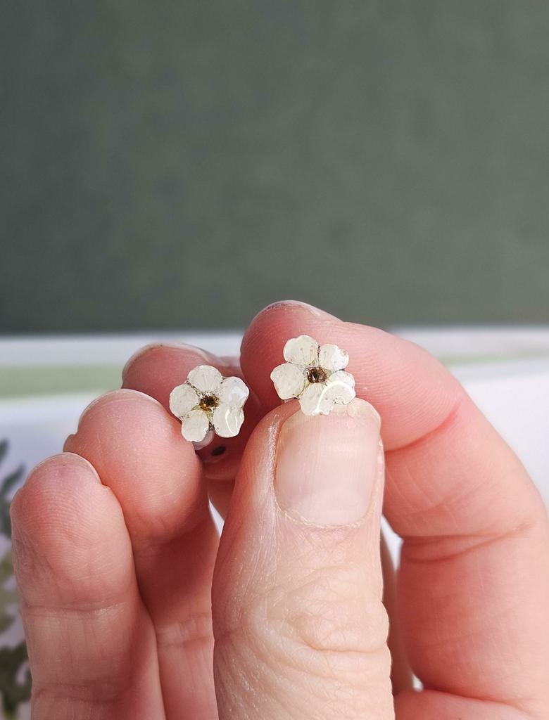 Boucles d'oreilles spirées blanches