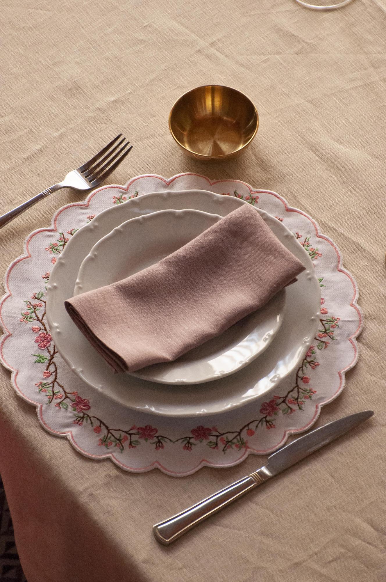 Плейсмат фигурный Венок веточка яблони