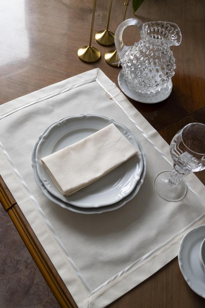 Плейсмат оттенок Айвори с кантом