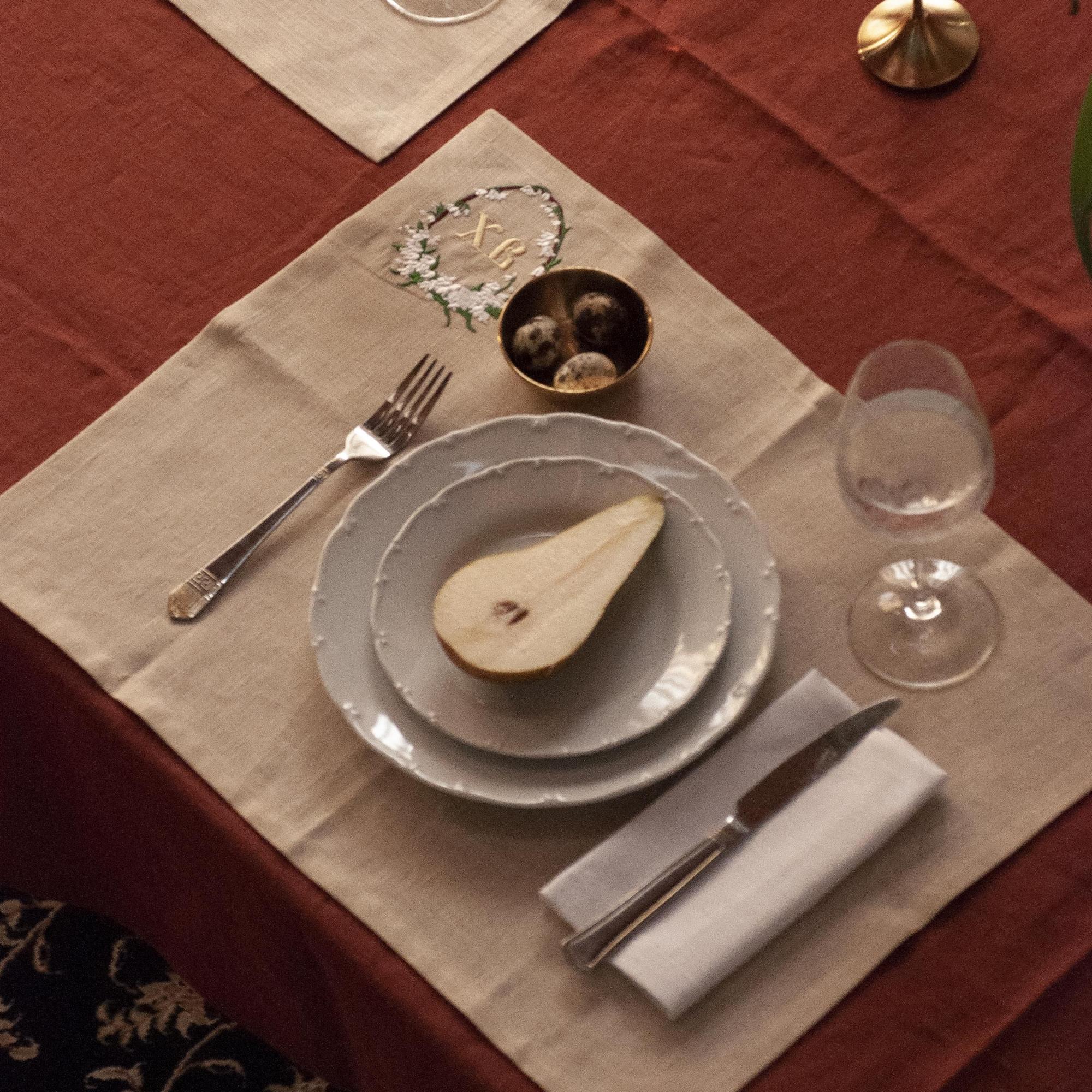 Плейсмат оттенок Песок с вышивкой ХВ