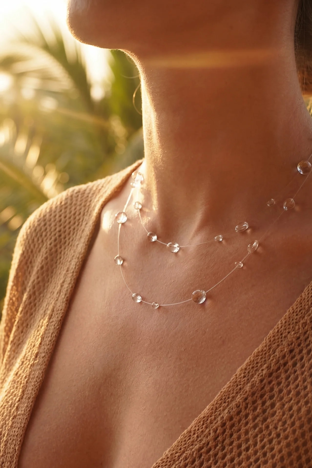 Collana Ocean Drops con cristalli Swarovski indossata sul collo