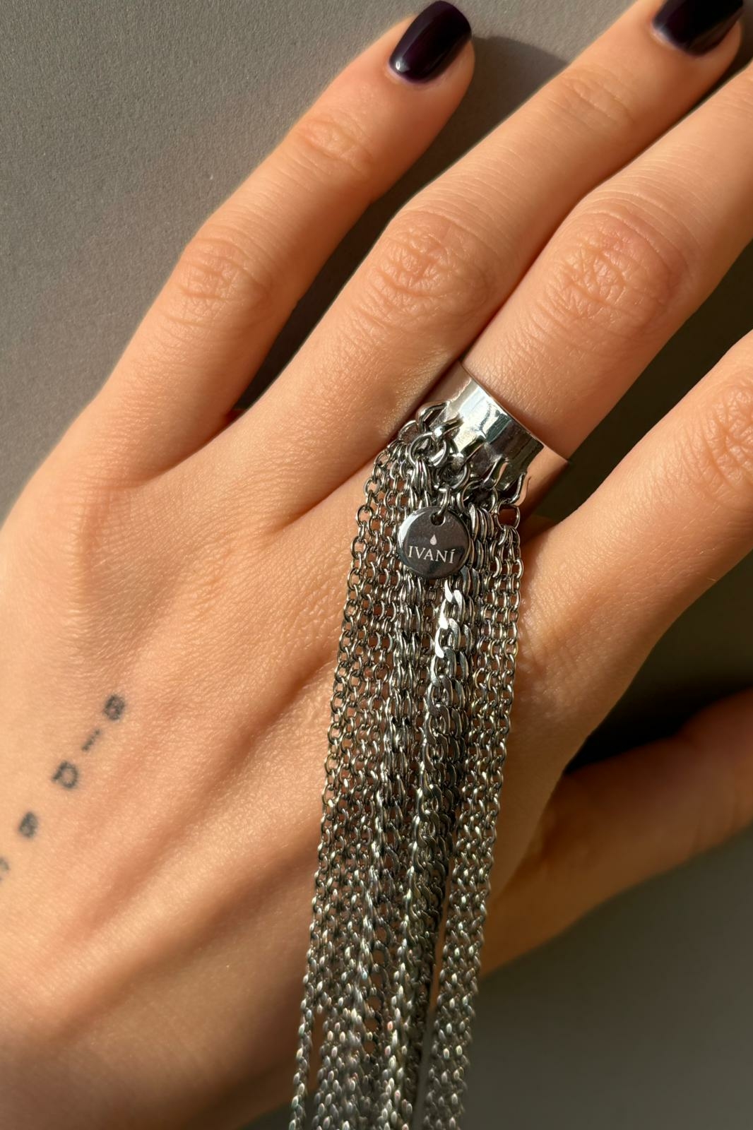 Anello Flux regolabile con catene lunghe in acciaio inox