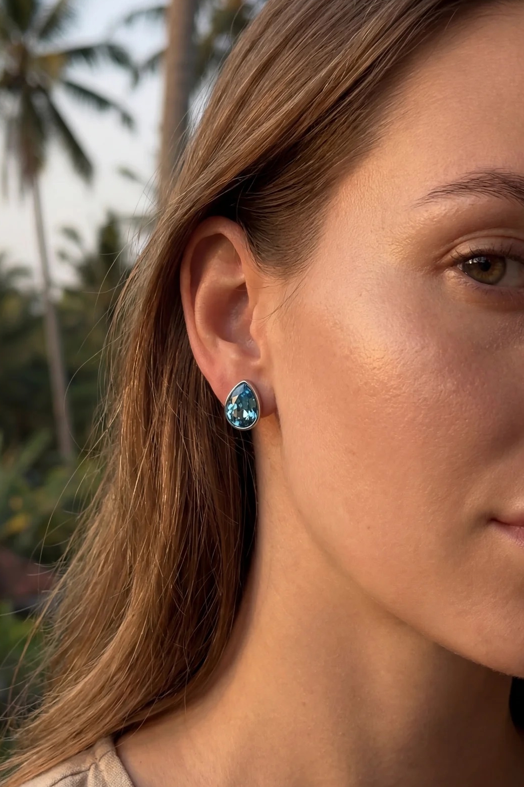 Orecchini Azure Aura con cristallo Swarovski azzurro taglio goccia