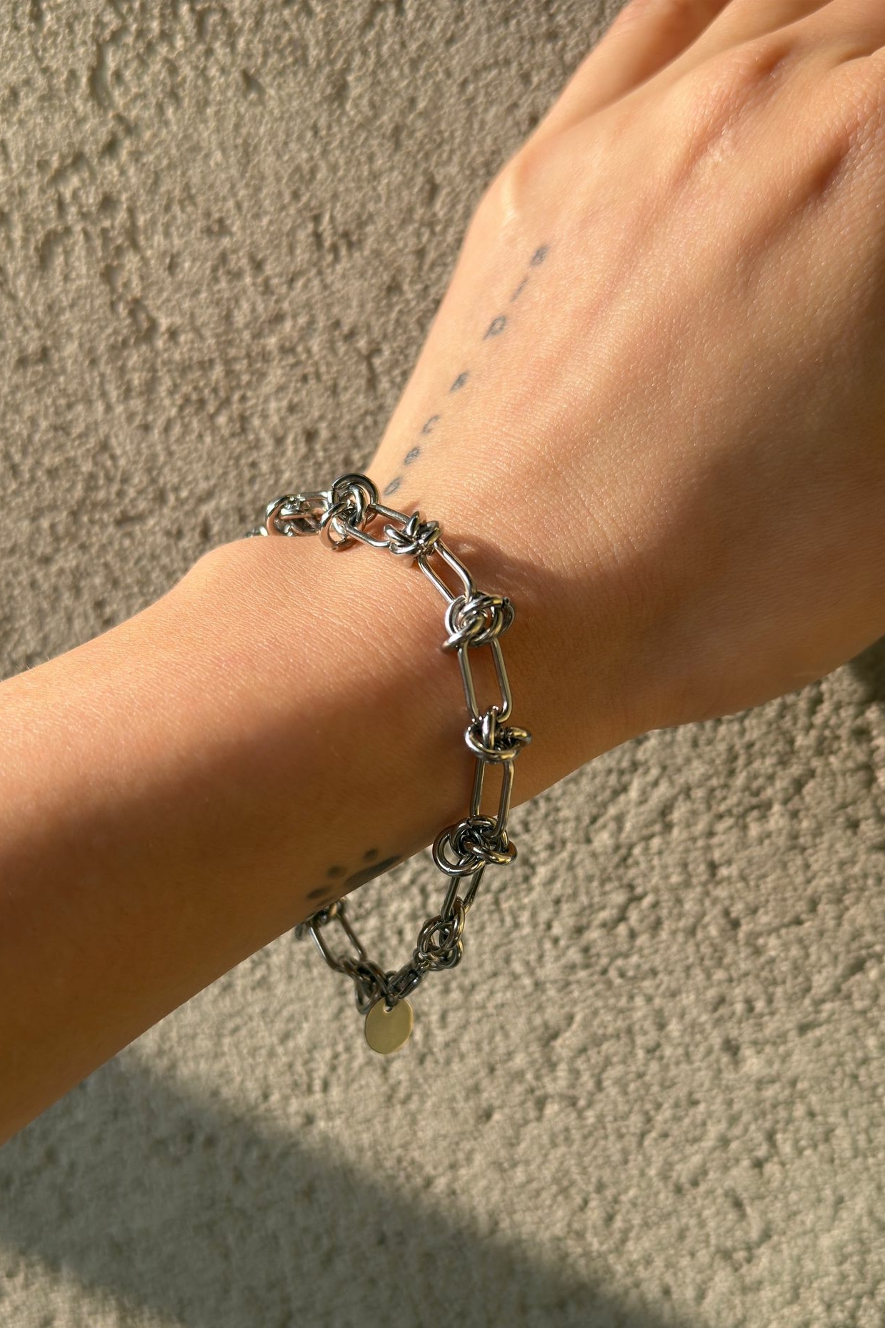 Bracciale Chain elegante indossato sul polso