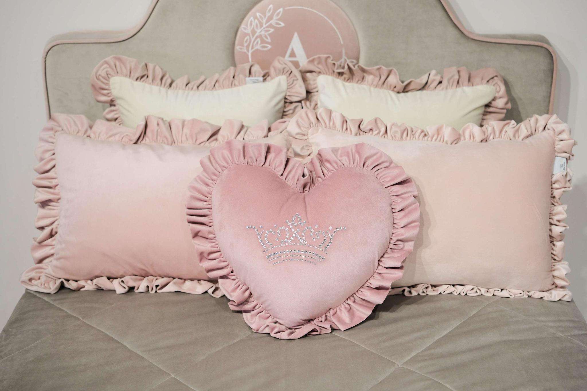 Фото декоративных подушек от дизайнера.