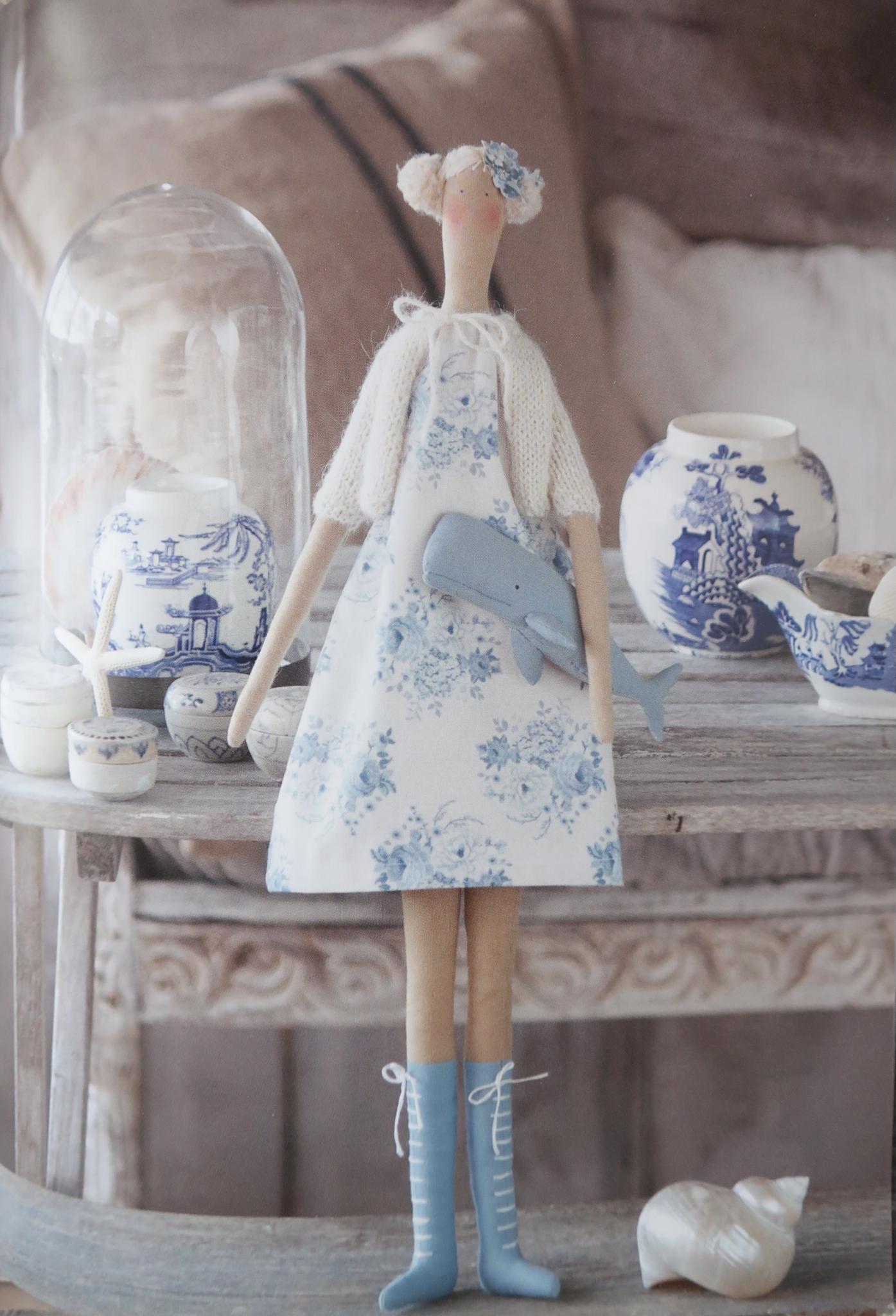 Кукла Тильда в голубом платье и розовой шапочке - Интернет магазин кукол - Кукломания