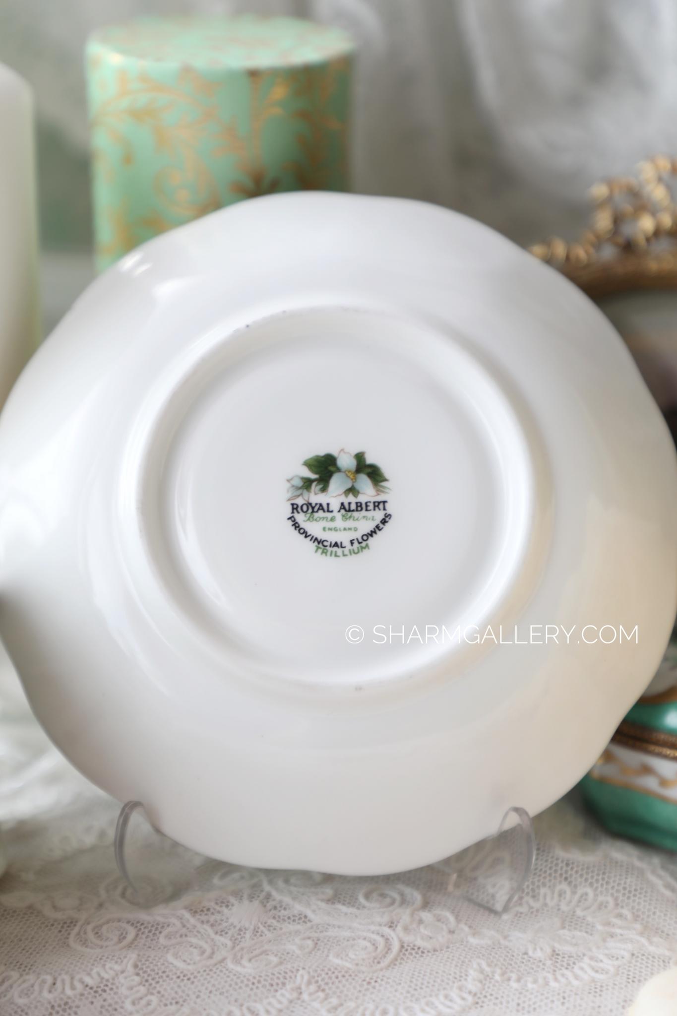 Чайная пара «Trillium» Provincial Flowers, фарфор Royal Albert Англия 1970гг.