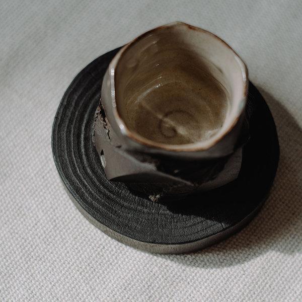 Деревʼяна підставка під чайник або піалу