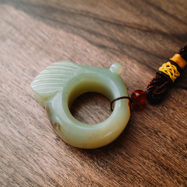 Нефритова цикада з крильцями