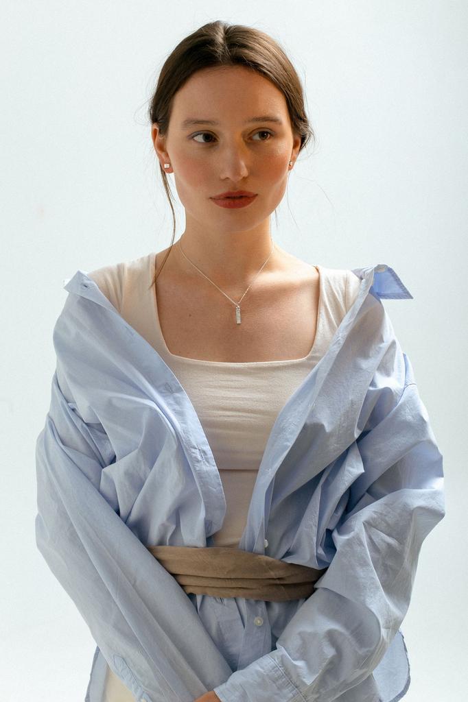 Подвеска с крошечным сосудом и слитком