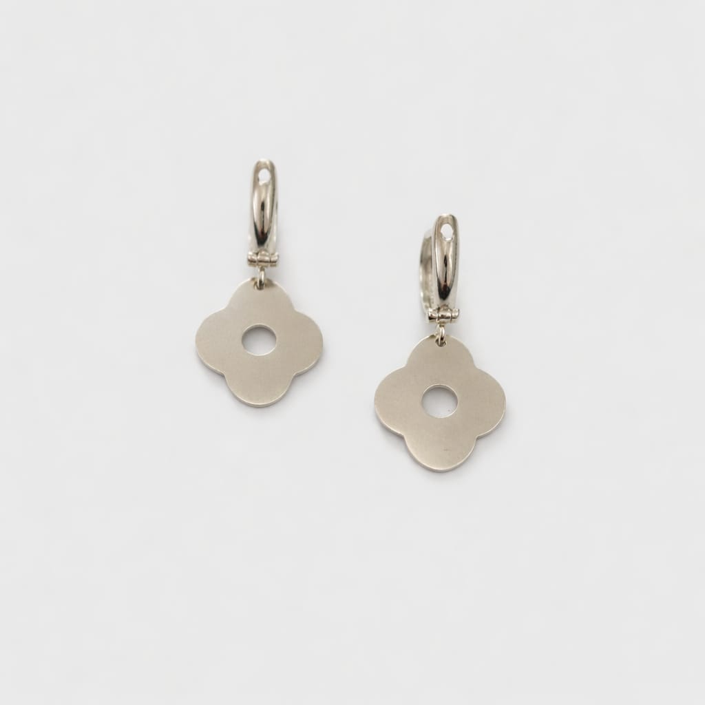 Серьги Equilibrium на английском замке