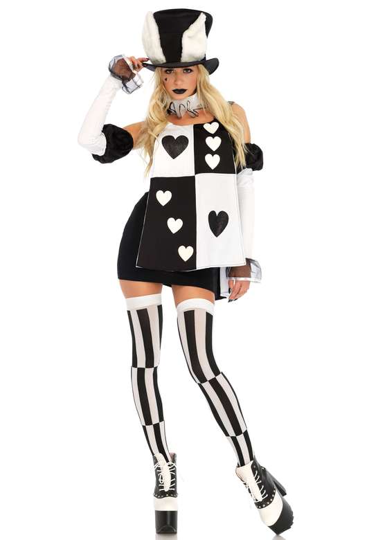 БЕЛЫЙ КРОЛИК В ЗАЗЕРКАЛЬЕ