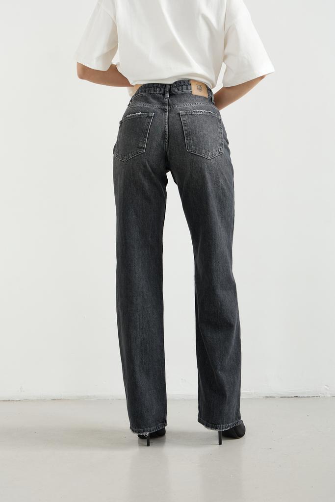 ПРЯМІ ДЖИНСИ НА СЕРЕДНІЙ ПОСАДЦІ