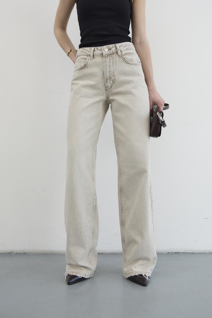 ДЖИНСИ ПРЯМІ НА СЕРЕДНІЙ ПОСАДЦІ ПІСОЧНІ