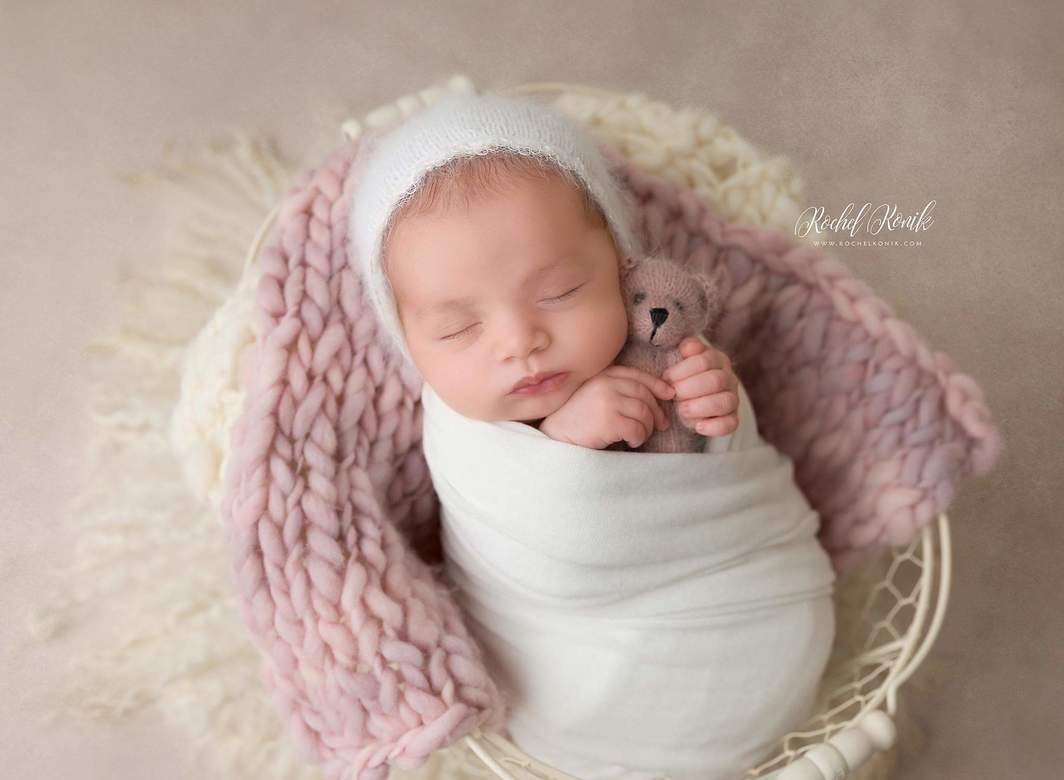 Hat with cord and lace