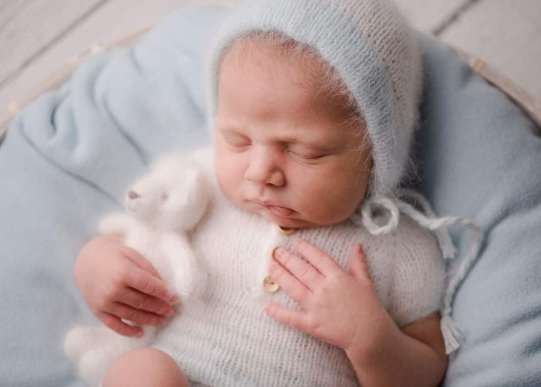 Hat with cord and edge