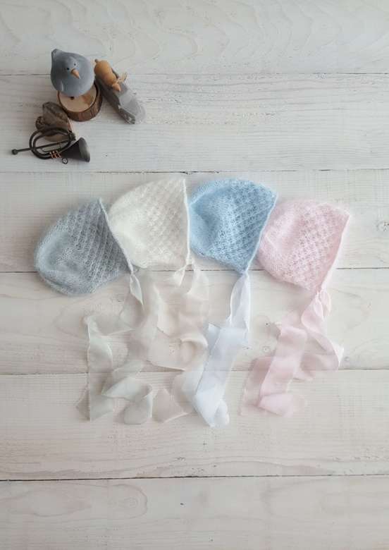 Hat with ribbon and star pattern