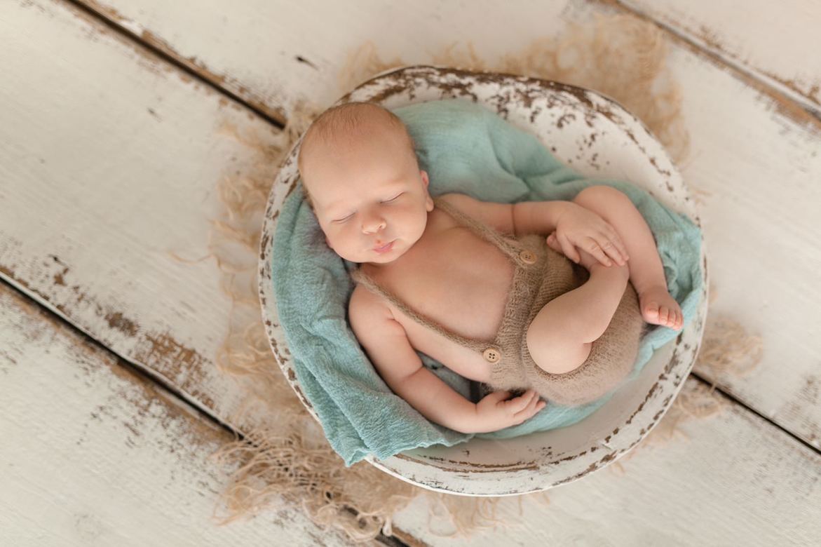 Pants short with rubber and with the straps