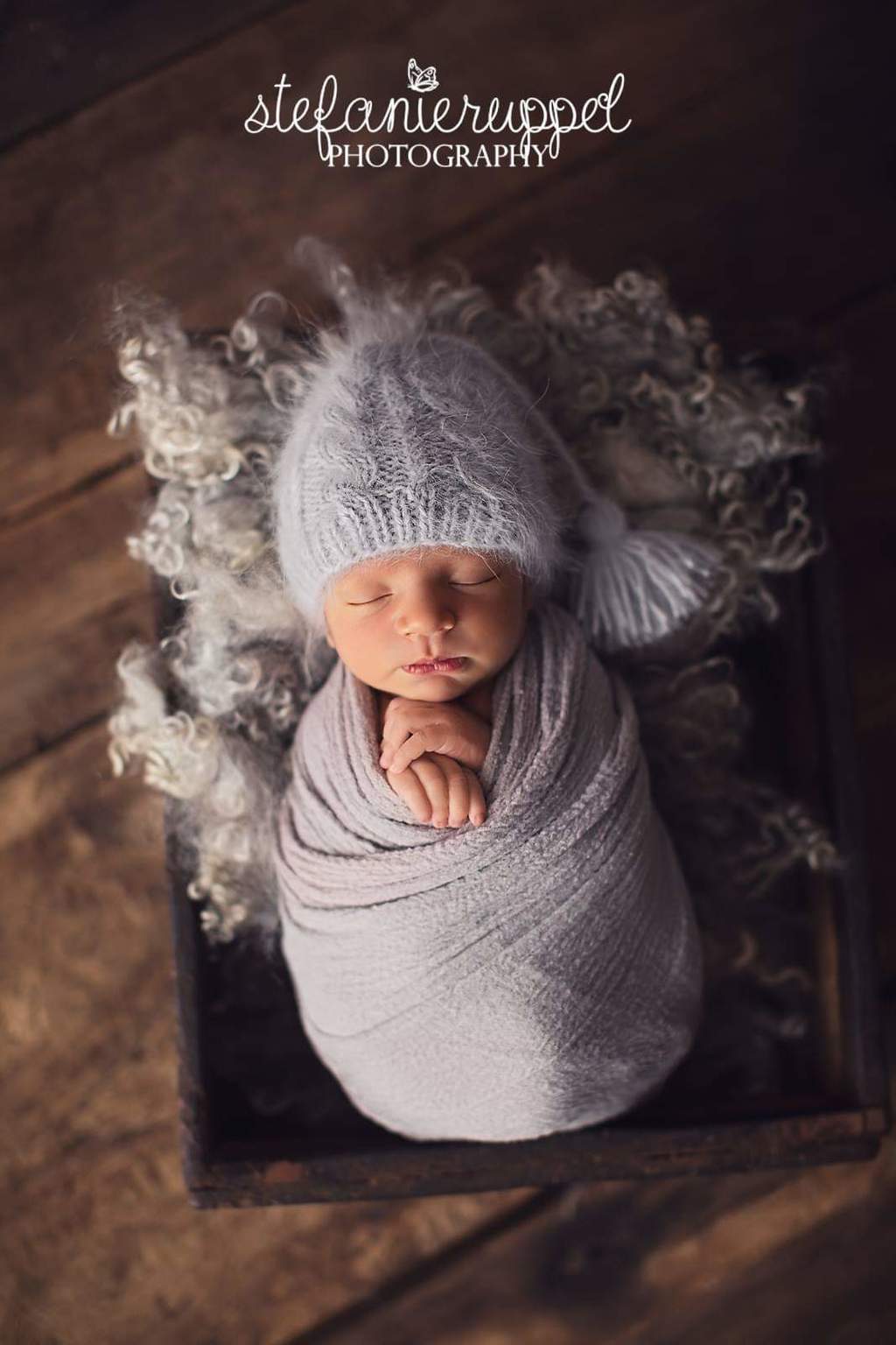 Cap with  braid pattern and rubber