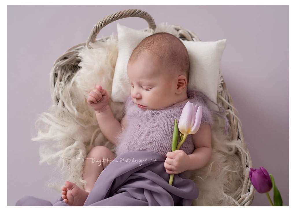 Body with drop neckline and pattern