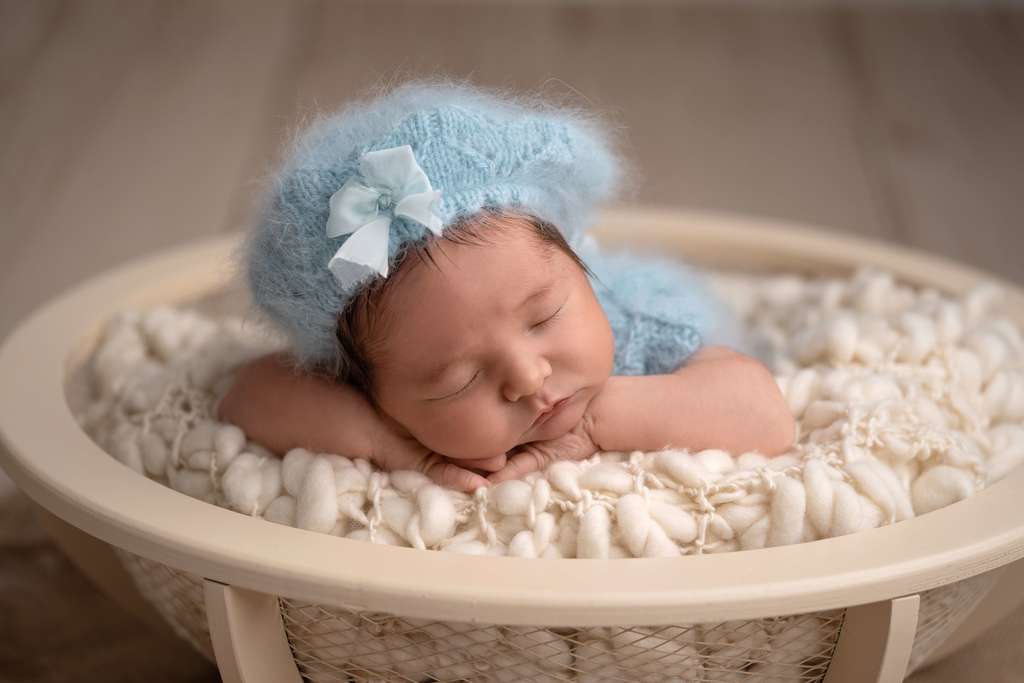 Beret with petals pattern