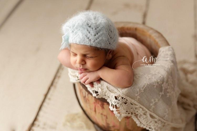 Beret with pattern  of spikes
