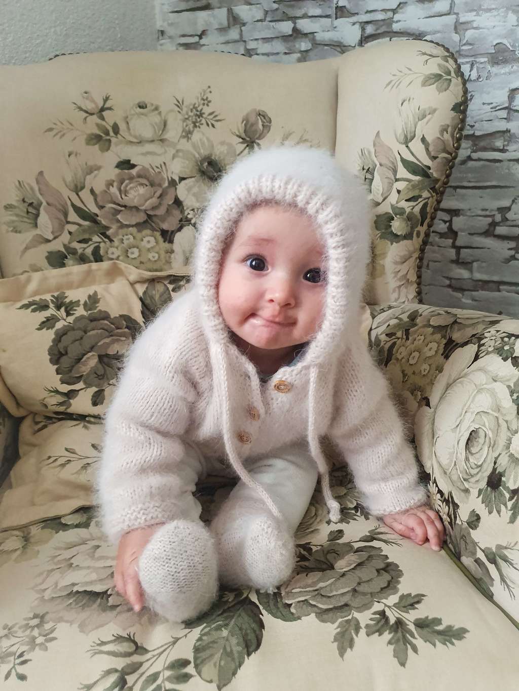 Jacket with  long sleeves and hood for kids