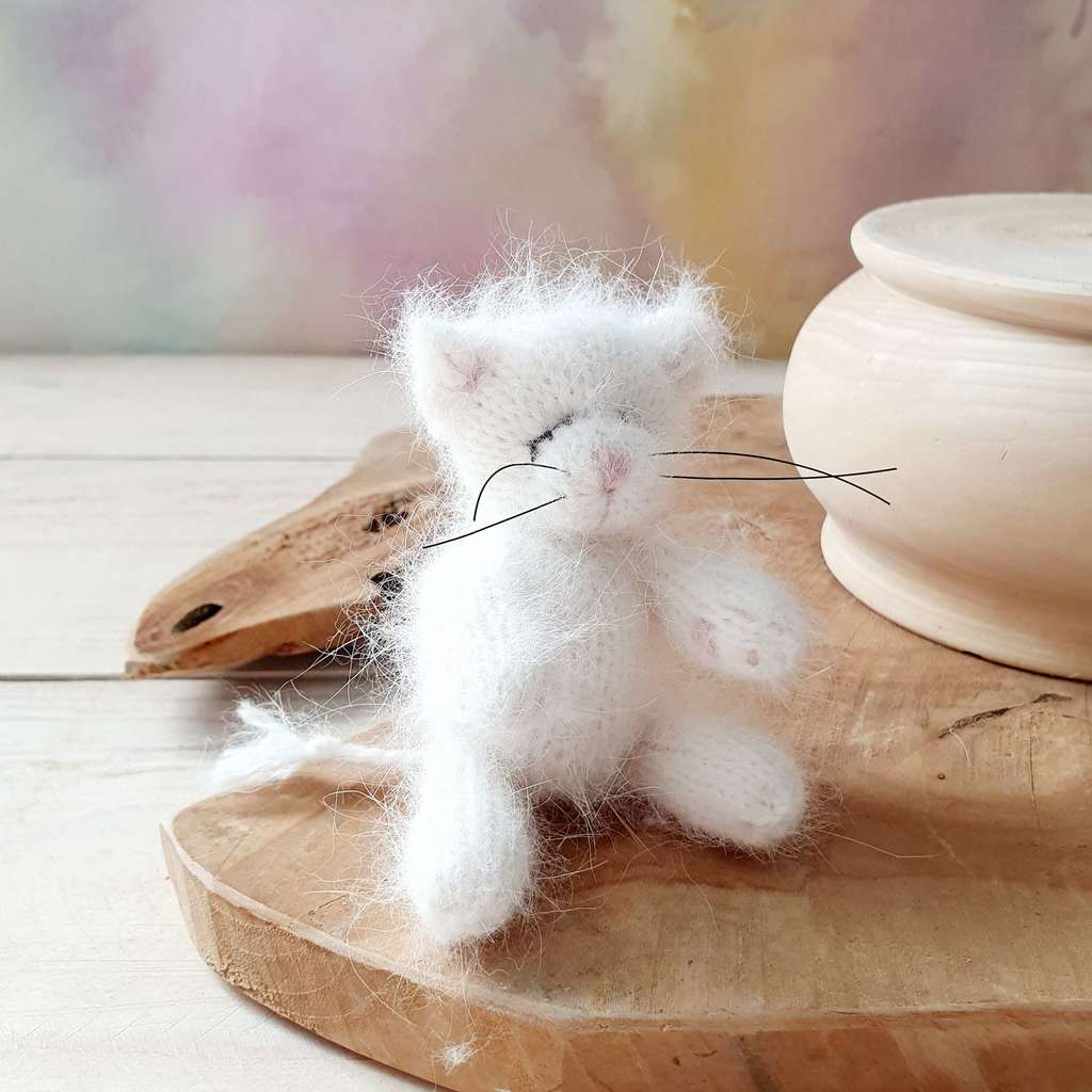 Plush toy sitting Cat 10cm