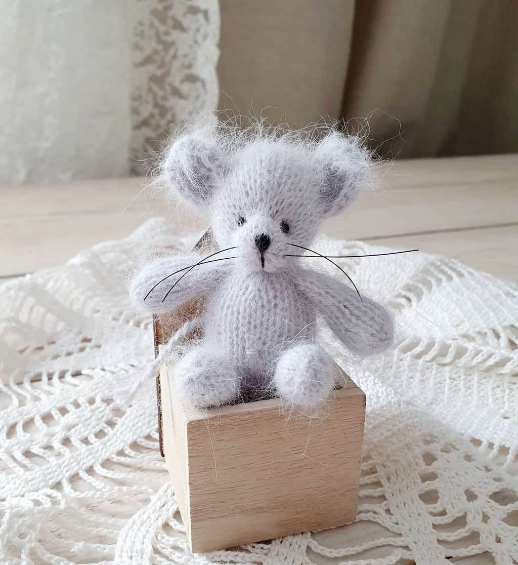 Plush toy sitting Mouse 10cm