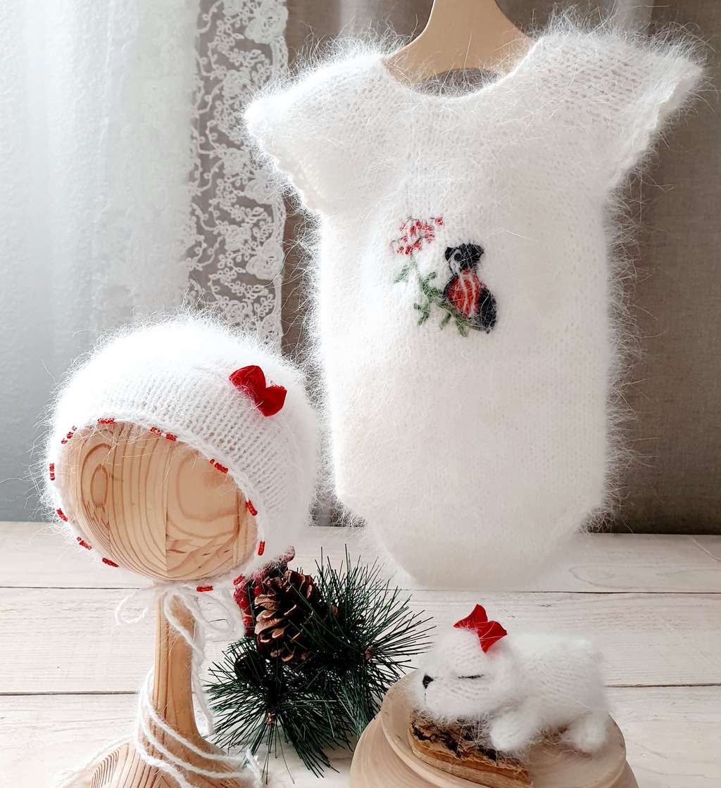 Body with drop neckline and embroidery