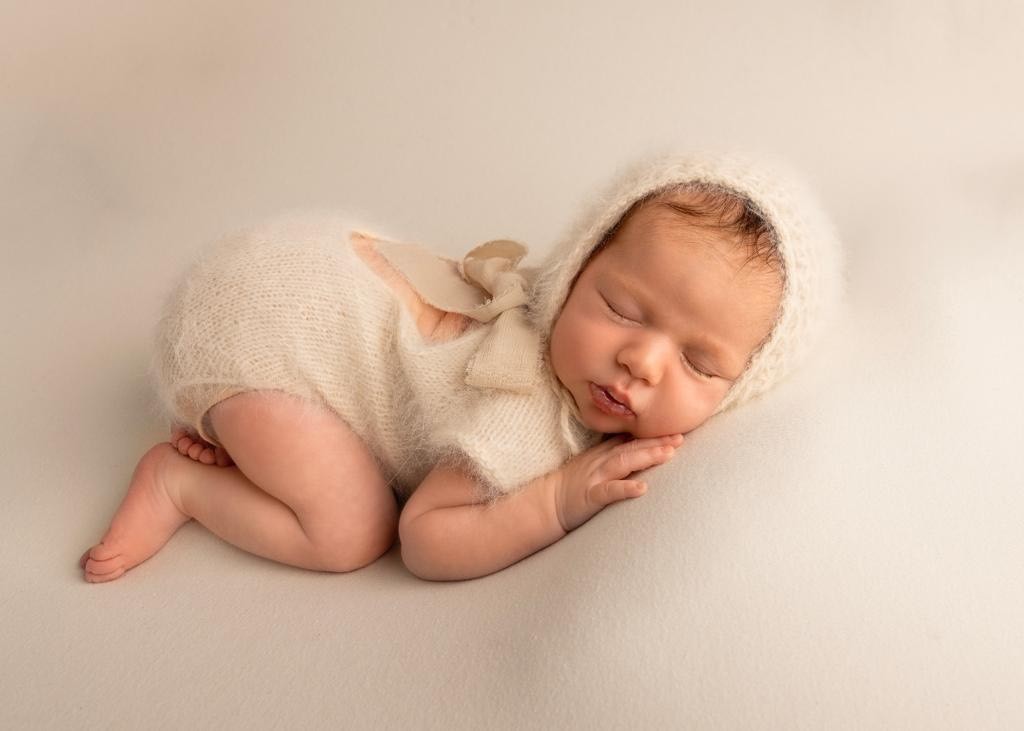 Body  with drop neckline and with ribbon