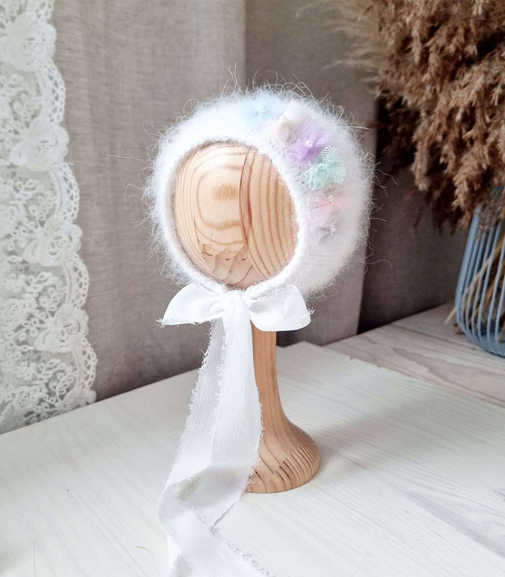 Hat with fatin bands