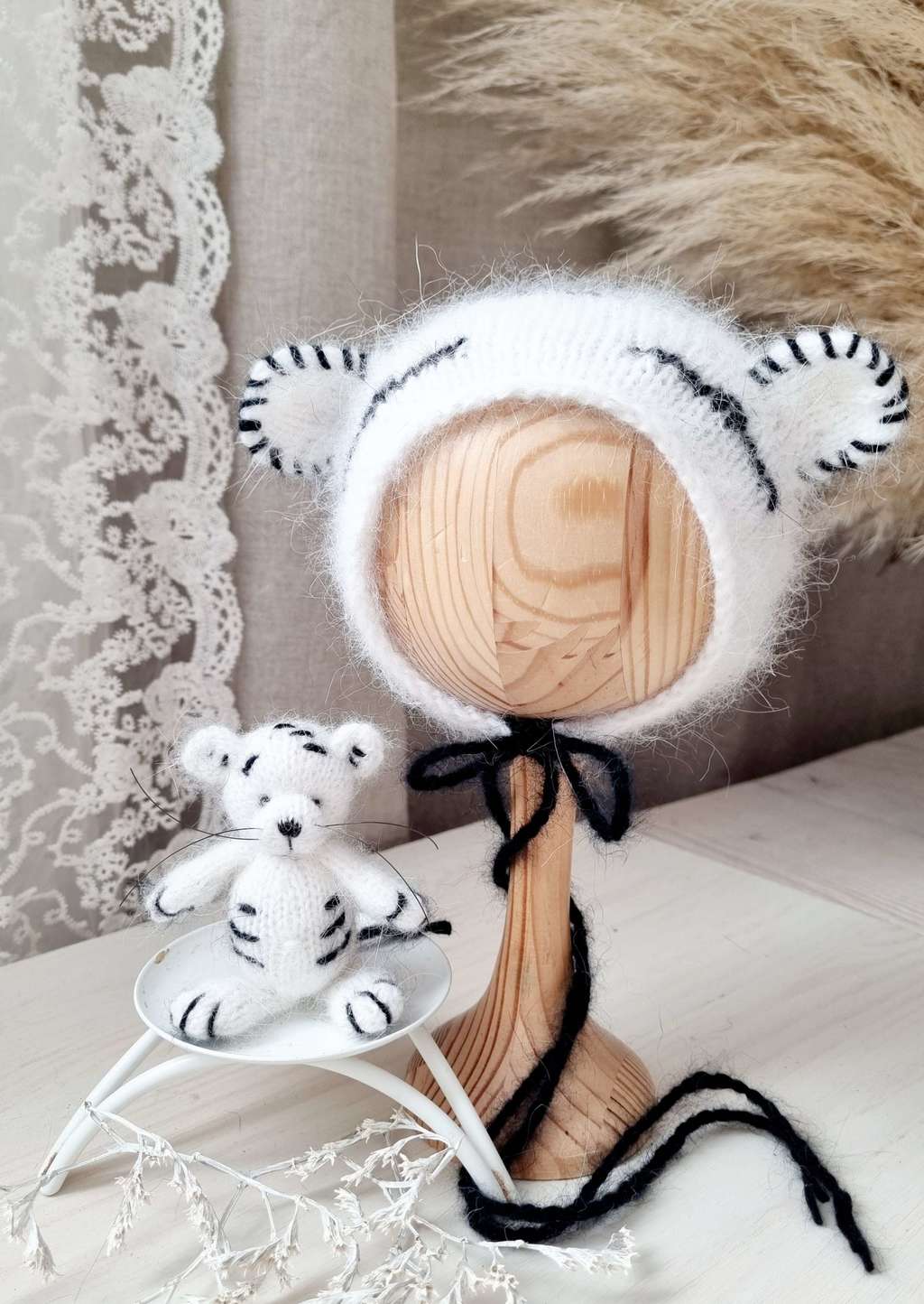 Hat white tiger with cord