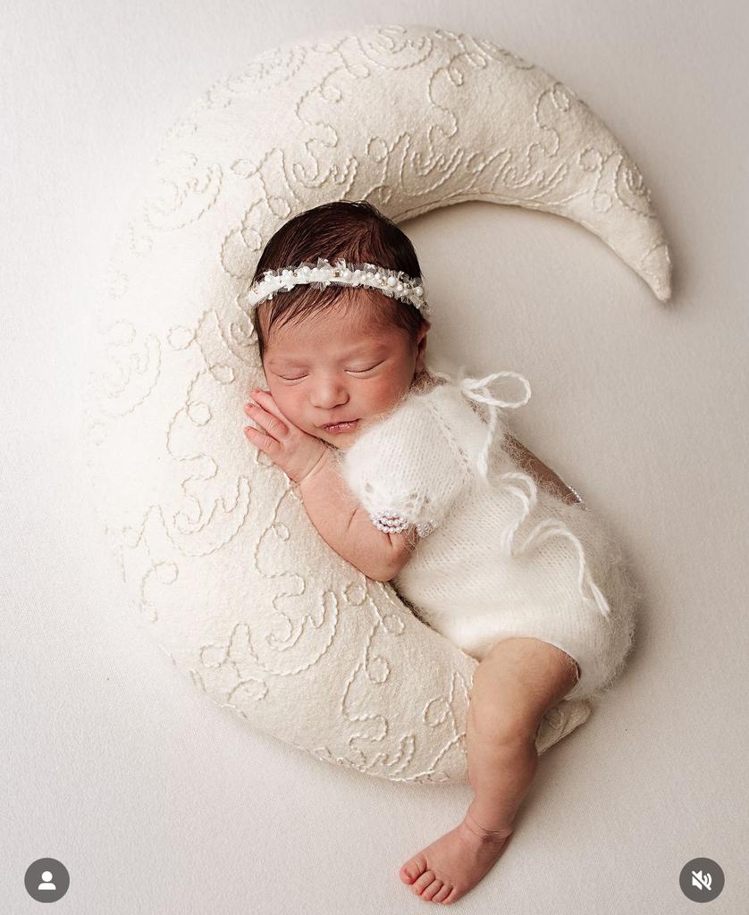 Body with drop neckline and pearls 2