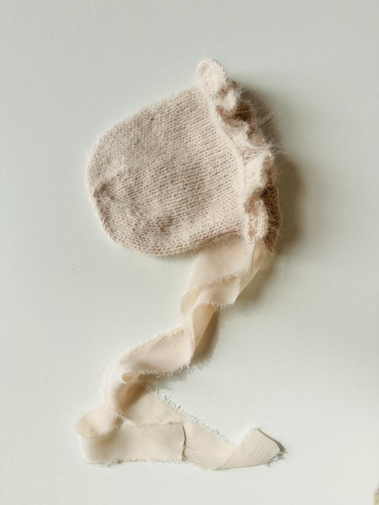 Hat with  ribbon and ruffles